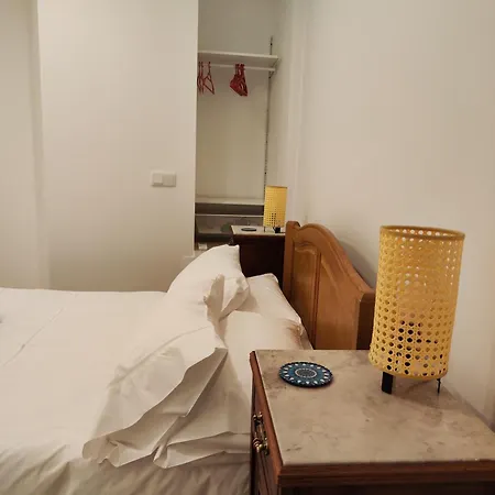 Cinco Botelho Apartment