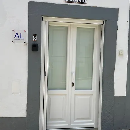 Cinco Botelho